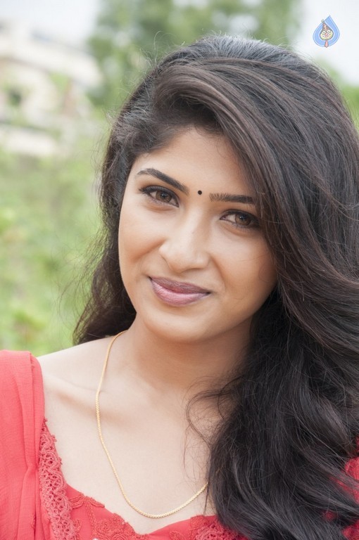 Roshini Prakash Stills in Saptagiri Express - 1 / 14 photos