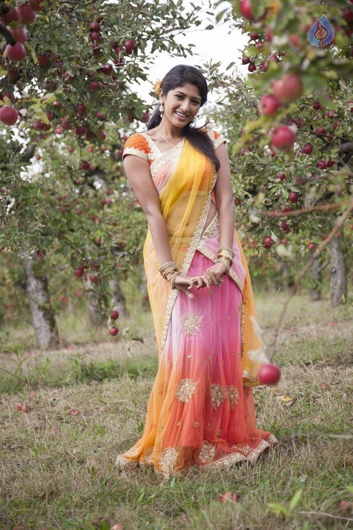Roshini Prakash Stills in Saptagiri Express - 9 / 14 photos