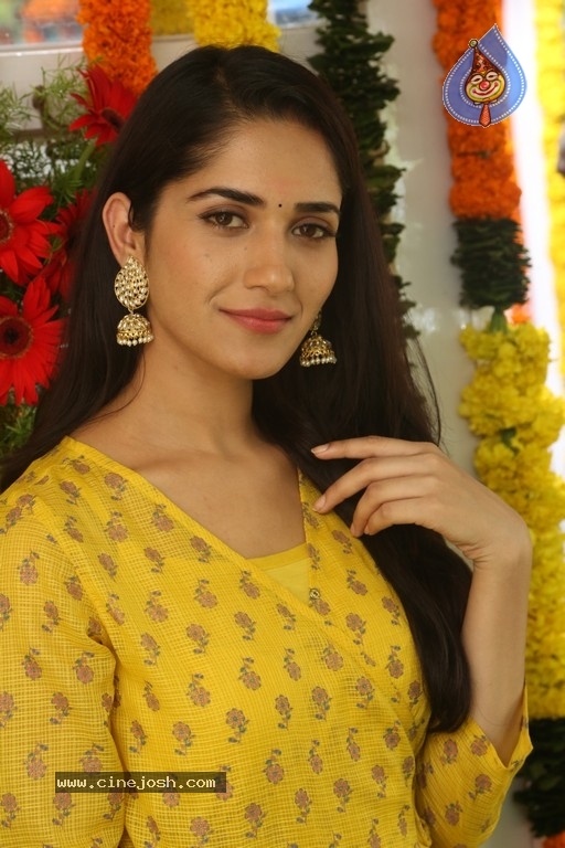 Ruhani Sharma Gallery - 20 / 21 photos