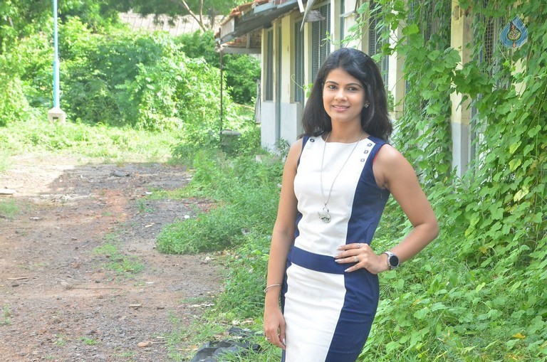 Ruhi Singh New Photos - 5 / 30 photos