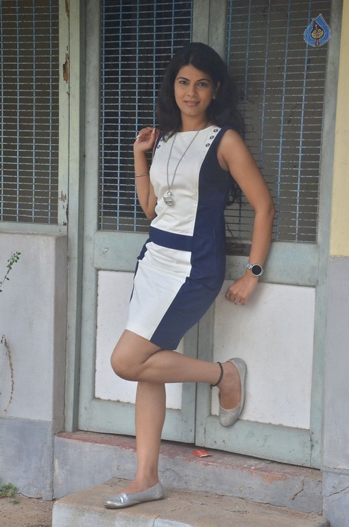 Ruhi Singh New Photos - 14 / 30 photos