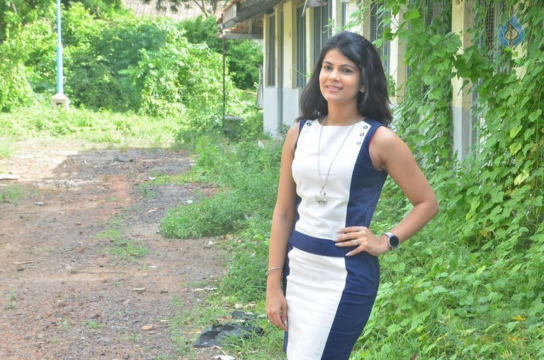 Ruhi Singh New Photos - 22 / 30 photos