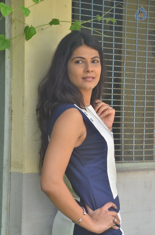 Ruhi Singh New Photos - 30 / 30 photos