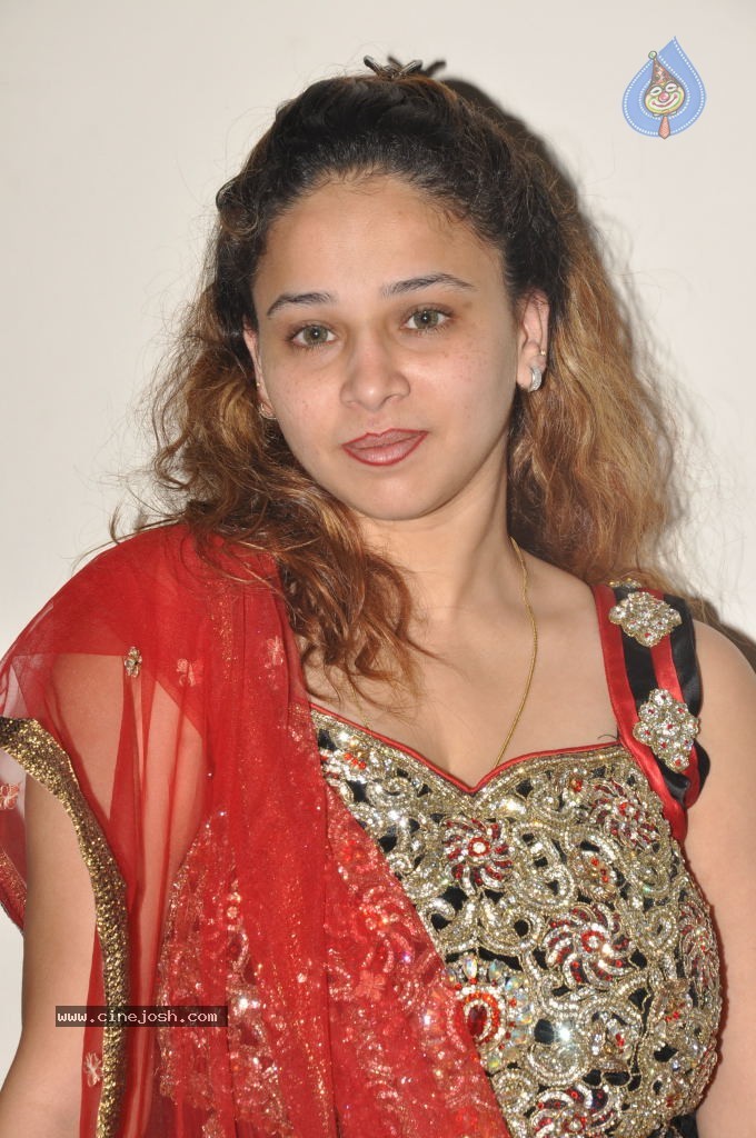 Ruhie Shaikh Hot Stills - 39 / 93 photos