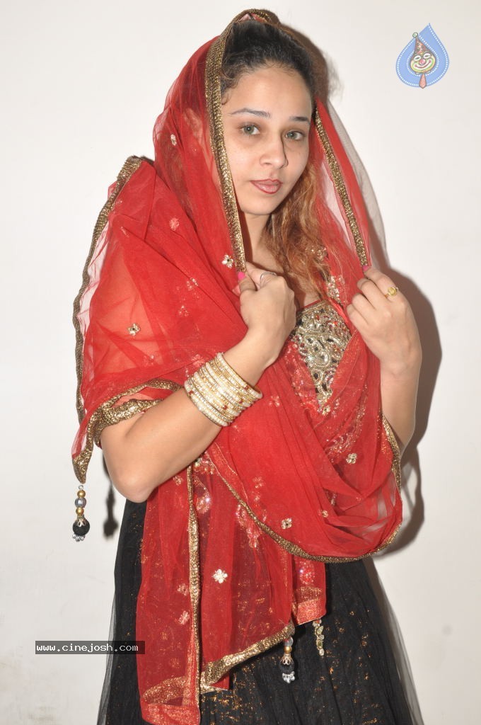 Ruhie Shaikh Hot Stills - 52 / 93 photos