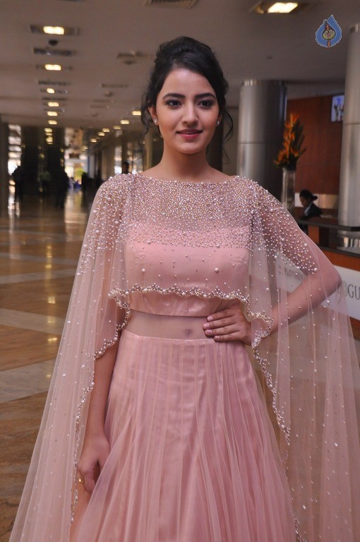 Rukshar Mir New Pics - 4 / 20 photos