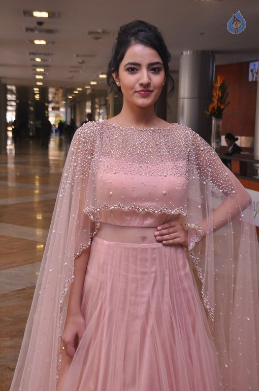 Rukshar Mir New Pics - 8 / 20 photos