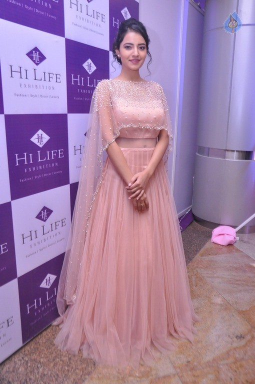 Rukshar Mir New Pics - 9 / 20 photos