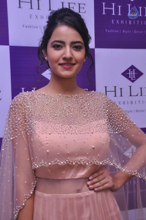 Rukshar Mir New Pics - 10 / 20 photos