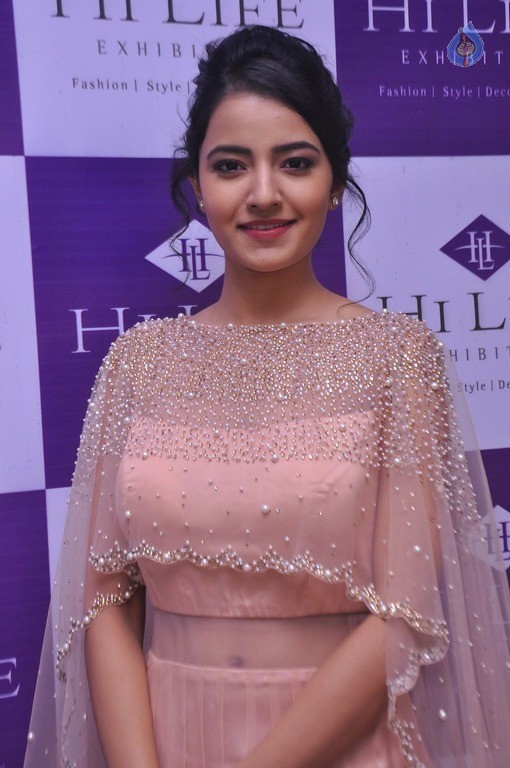 Rukshar Mir New Pics - 14 / 20 photos