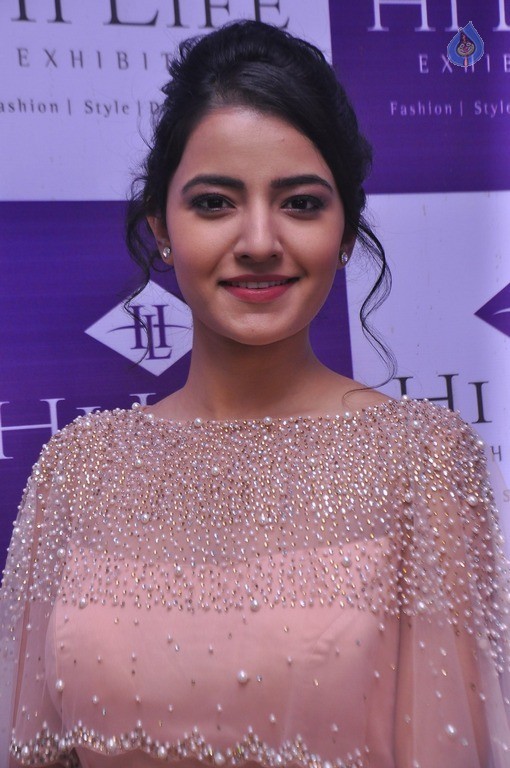 Rukshar Mir New Pics - 16 / 20 photos