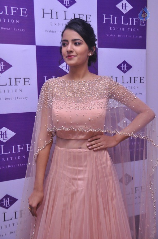 Rukshar Mir New Pics - 17 / 20 photos