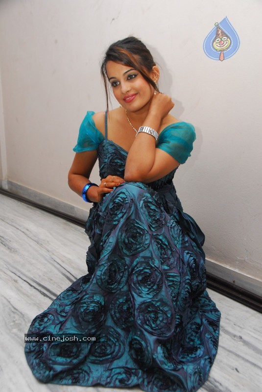 Roopa Kaur Gallery - Alalu Heroine - 45 / 45 photos