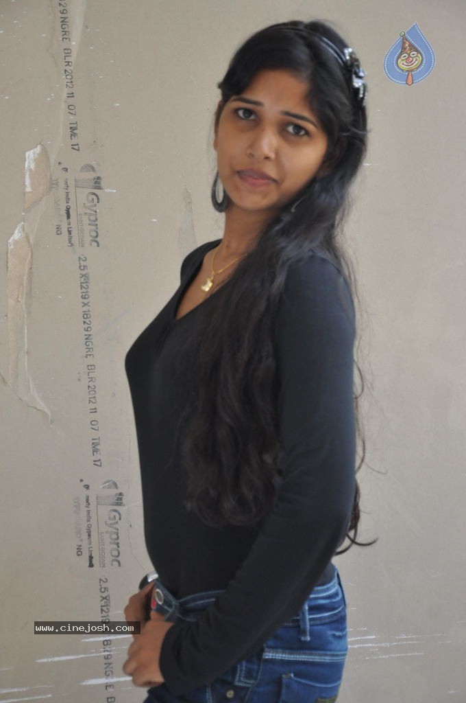 Rushi New Stills - 1 / 80 photos