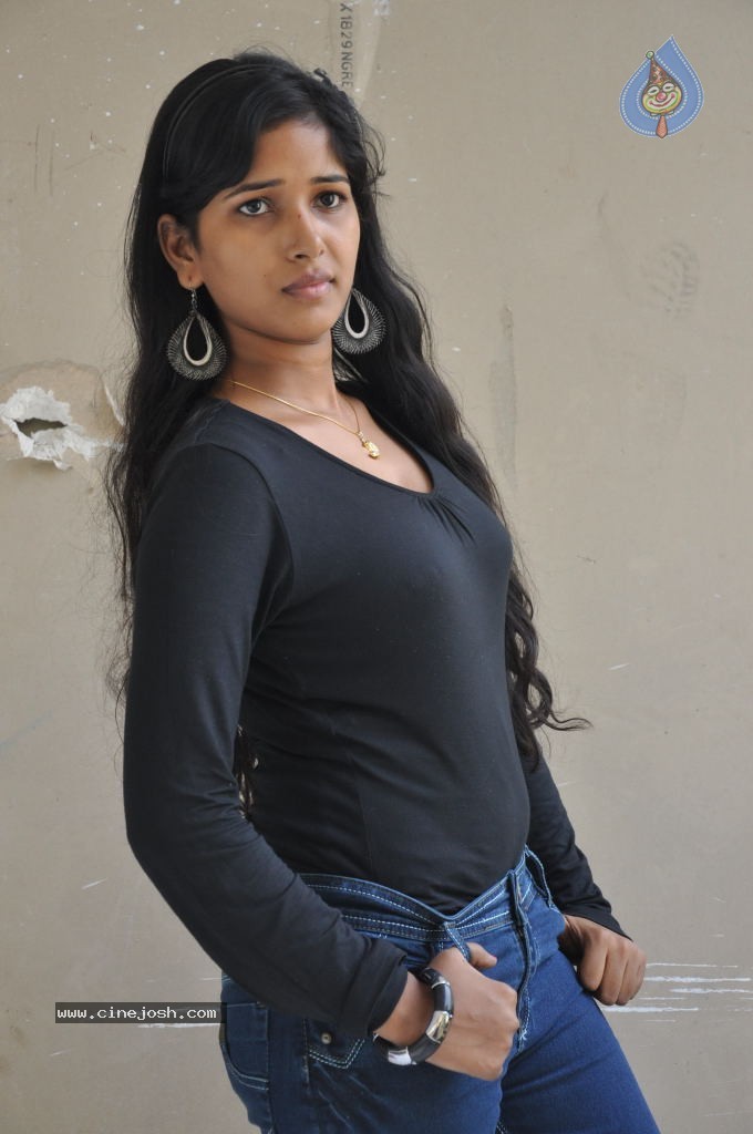 Rushi New Stills - 13 / 80 photos