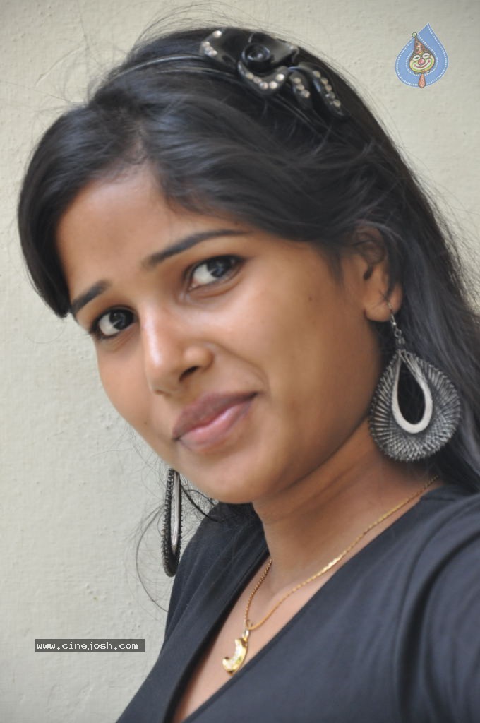 Rushi New Stills - 14 / 80 photos