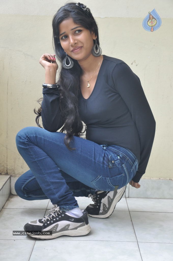 Rushi New Stills - 18 / 80 photos