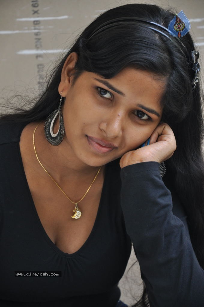 Rushi New Stills - 19 / 80 photos