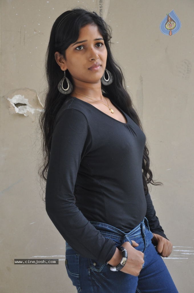 Rushi New Stills - 32 / 80 photos