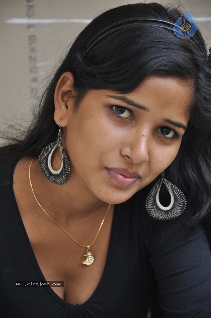 Rushi New Stills - 36 / 80 photos