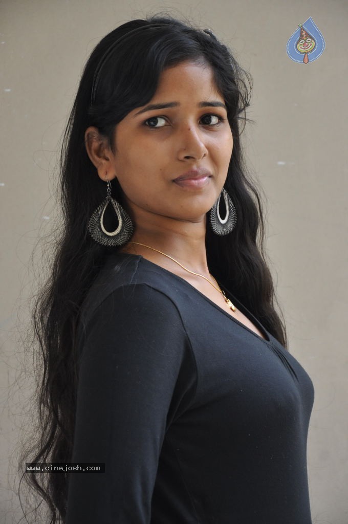 Rushi New Stills - 39 / 80 photos