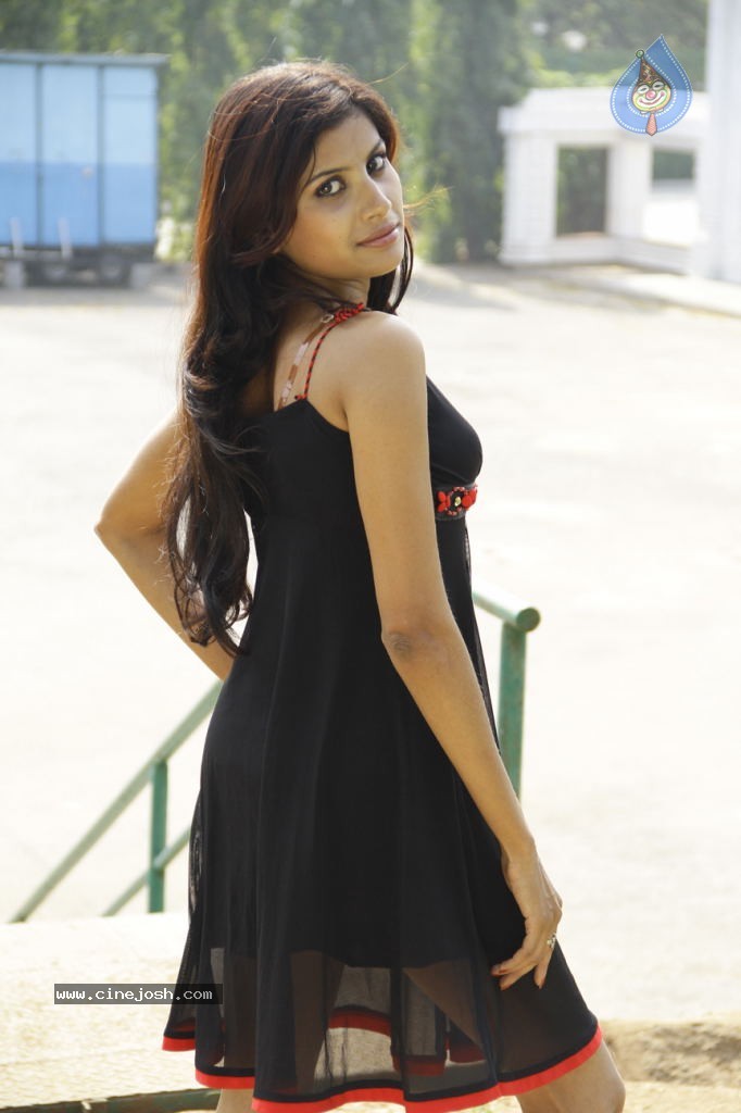 Ruthika Stills in Colorful Life - 2 / 15 photos