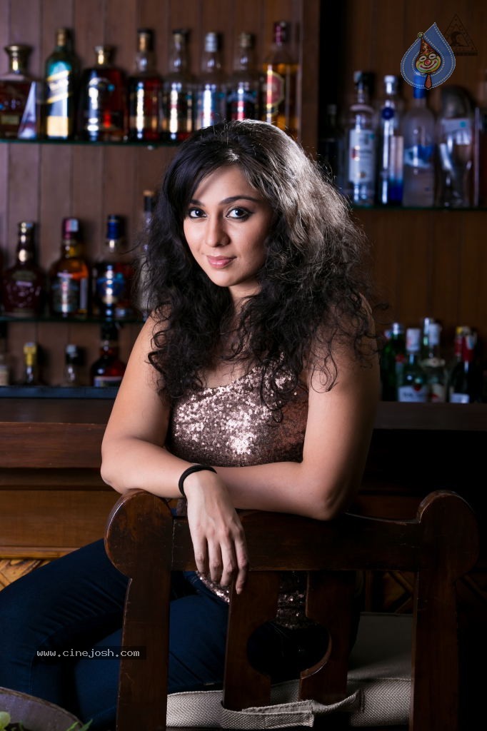 Saba Saudagar Portfolio - 12 / 26 photos