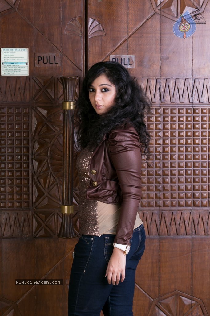 Saba Saudagar Portfolio - 26 / 26 photos