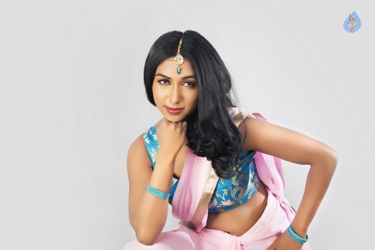 Sabby Jey New Photos - 27 / 33 photos