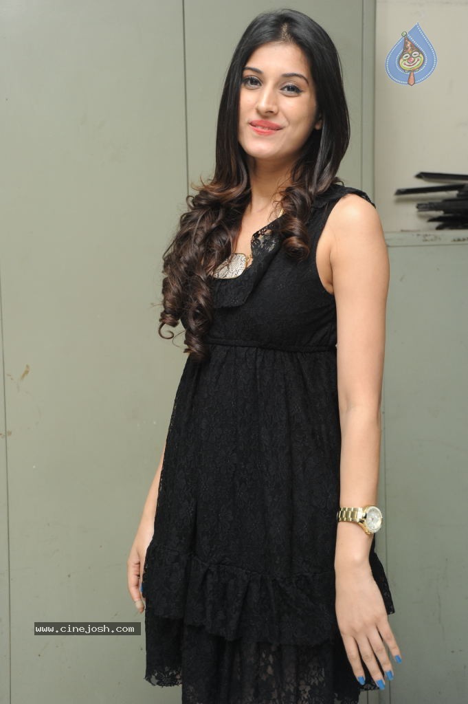 Krithika Stills - 18 / 101 photos