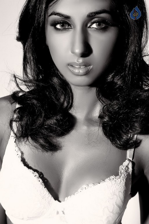 Sabina Jey New Photos - 4 / 13 photos