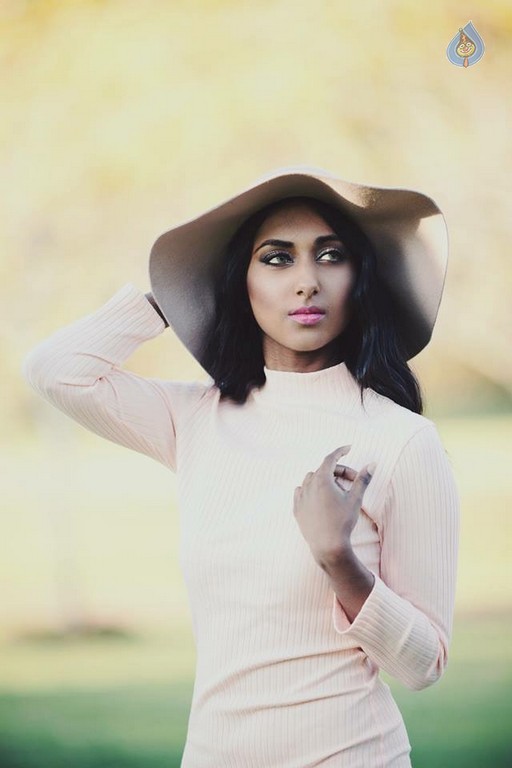 Sabina Jey New Photos - 7 / 13 photos