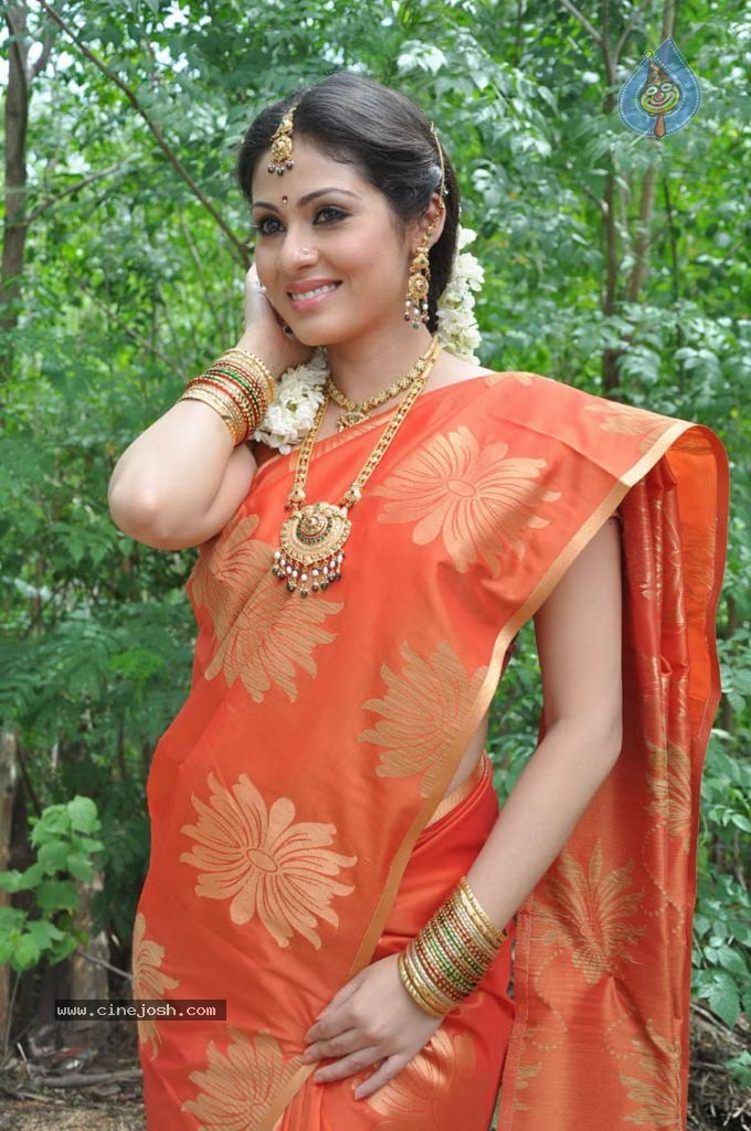 Sada Latest Stills - 9 / 63 photos