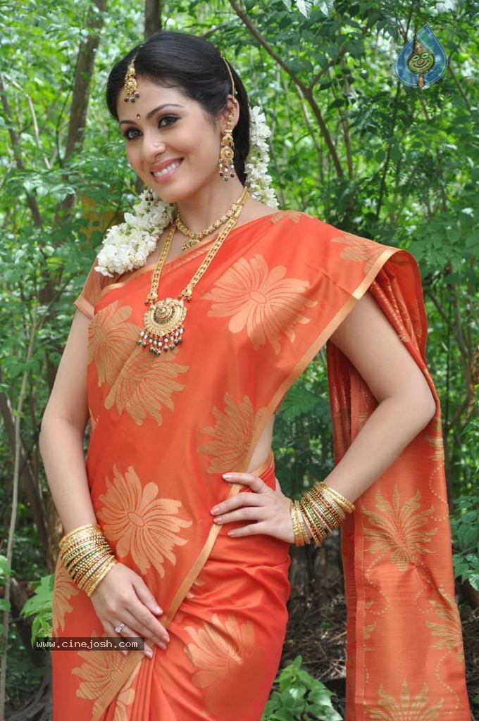 Sada Latest Stills - 34 / 63 photos