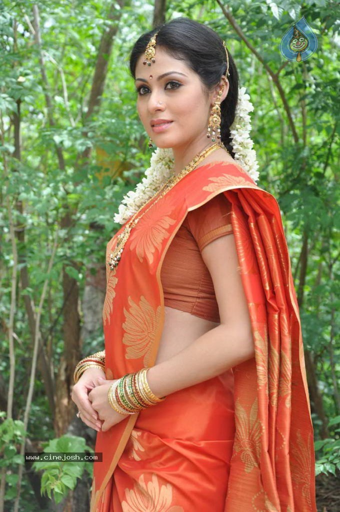 Sada Latest Stills - 40 / 63 photos