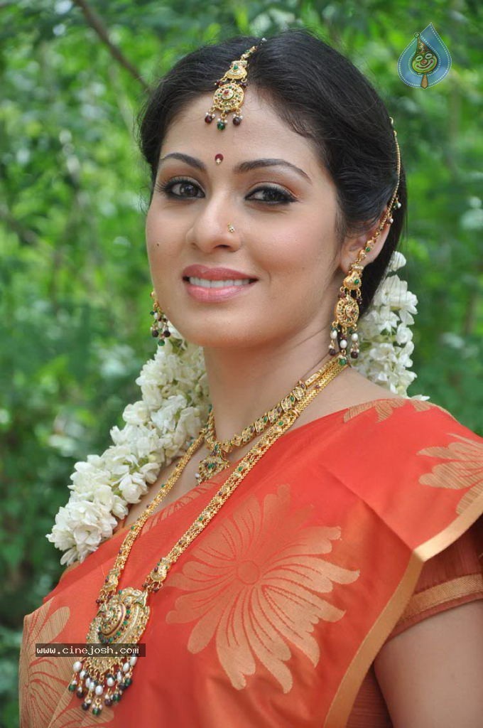 Sada Latest Stills - 57 / 63 photos