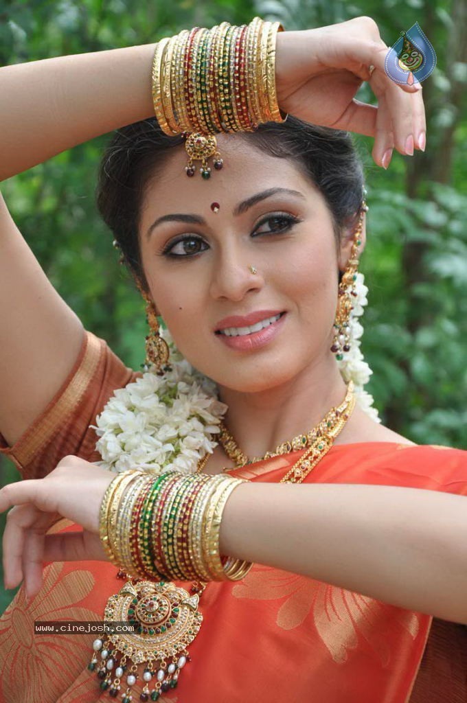 Sada Latest Stills - 59 / 63 photos