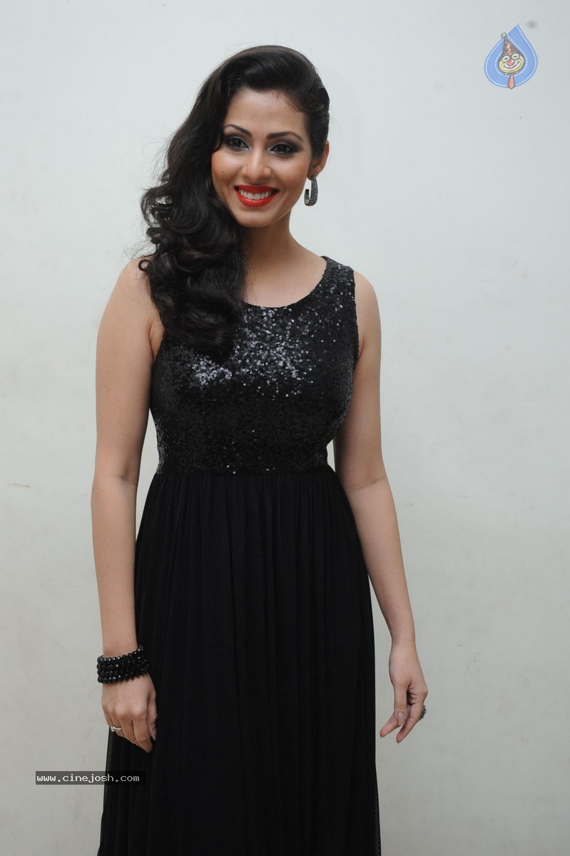 Sada New Pics - 1 / 82 photos