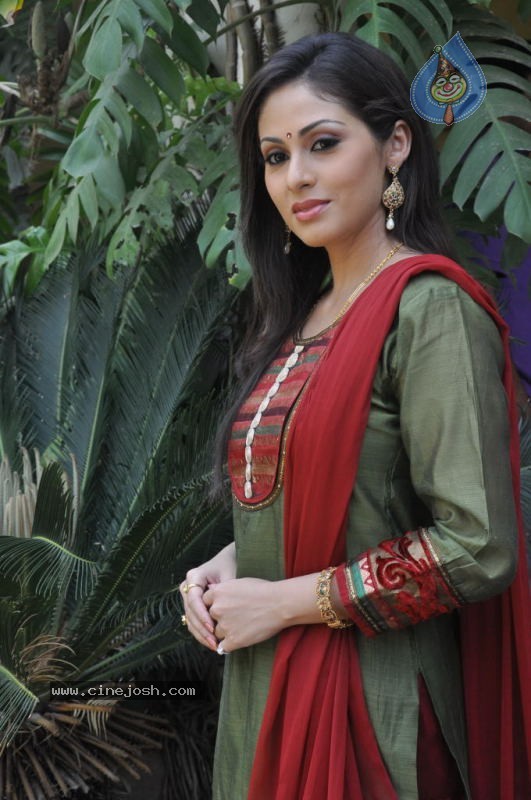 Sada New Stills - 35 / 42 photos