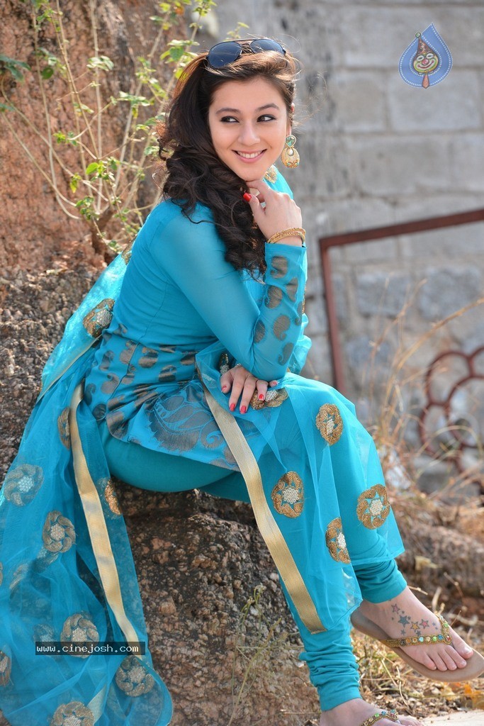 Saheba Subramanyam Heroine Priyal Gor Stills - 24 / 135 photos