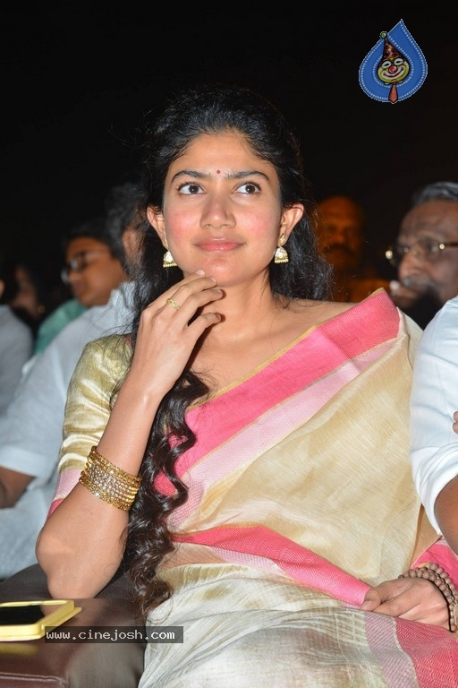 Sai Pallavi at MCA Pre Release Event - 2 / 21 photos