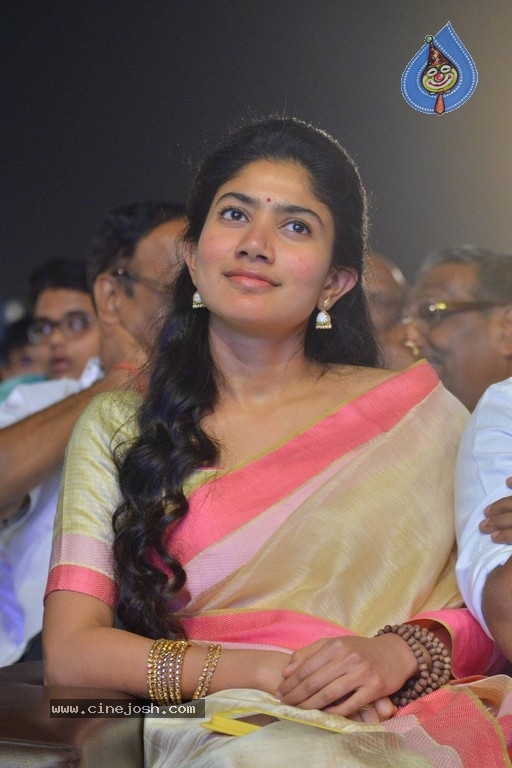 Sai Pallavi at MCA Pre Release Event - 6 / 21 photos