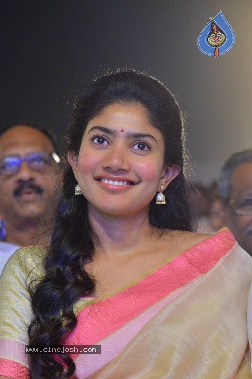 Sai Pallavi at MCA Pre Release Event - 10 / 21 photos