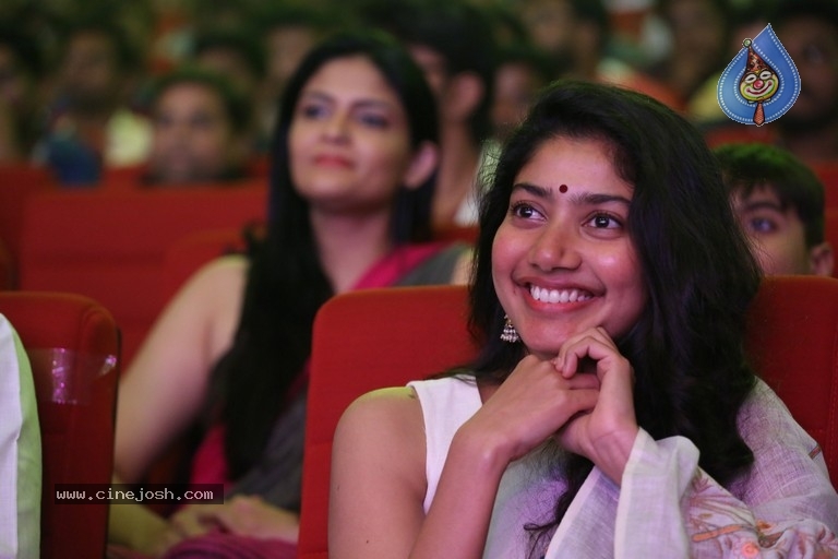 Sai Pallavi New Gallery - 18 / 21 photos
