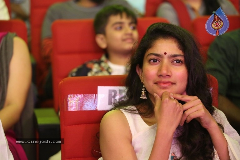 Sai Pallavi New Gallery - 20 / 21 photos