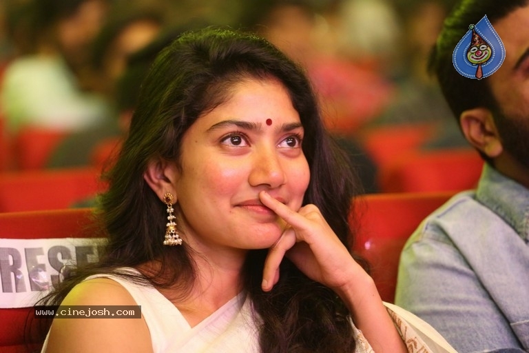 Sai Pallavi New Gallery - 21 / 21 photos