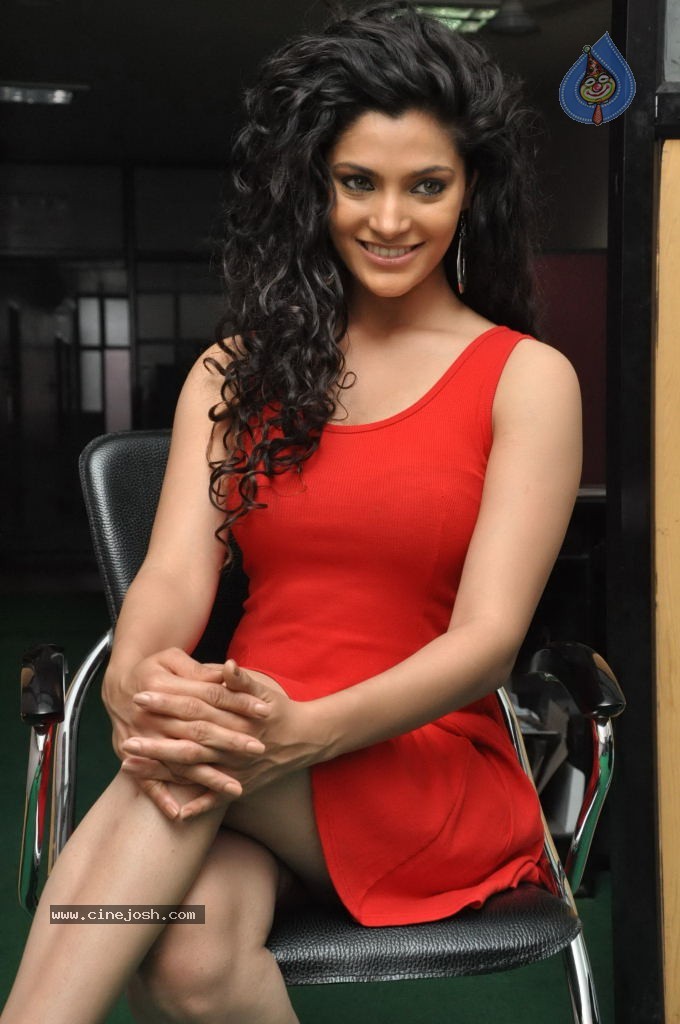 Saiyami Kher Hot Photos - 14 / 122 photos