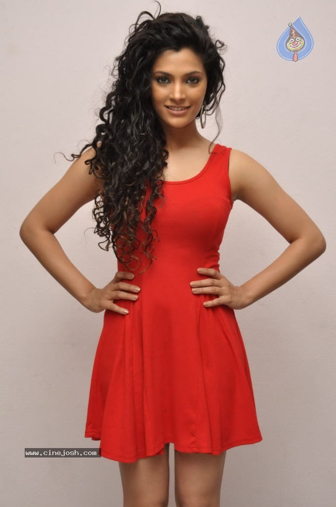 Saiyami Kher Hot Photos - 29 / 122 photos