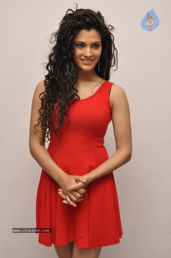 Saiyami Kher Hot Photos - 69 / 122 photos
