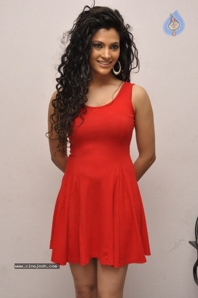 Saiyami Kher Hot Photos - 74 / 122 photos